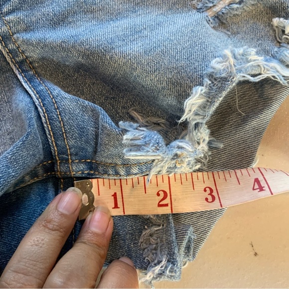 We the Free Women’s Curvy high rise cut-out raw hems button fly Jean shorts 30 - Picture 7 of 9